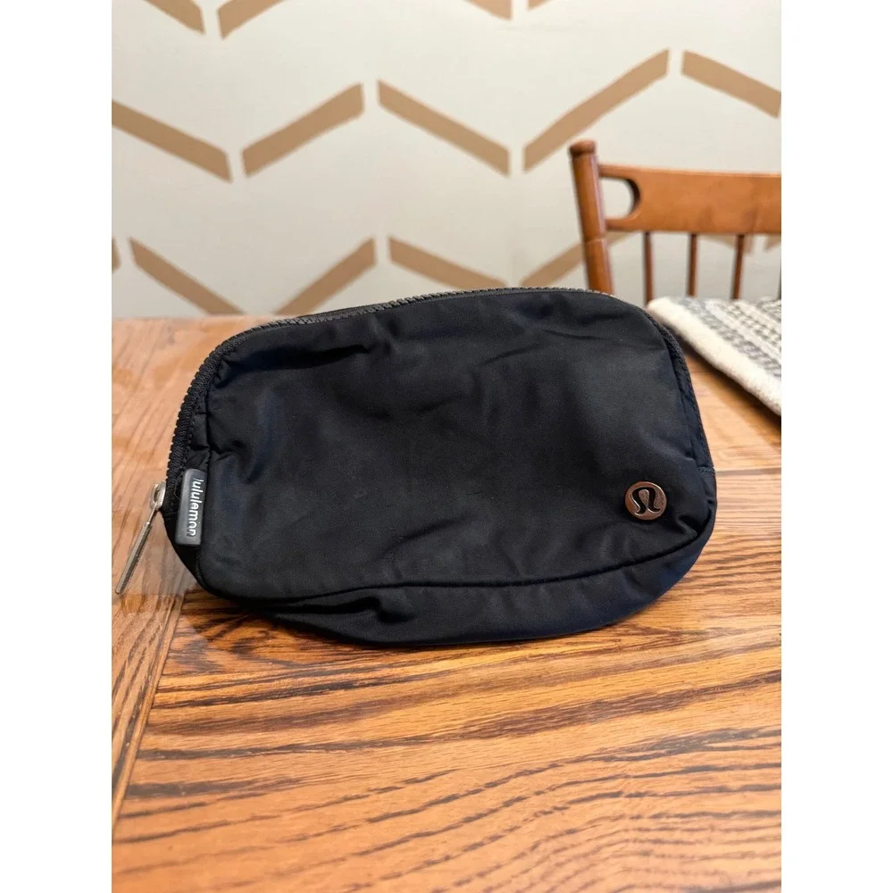 Lululemon Everywhere Belt Bag Women OS Black Nylon Adjustable Strap Fanny Pack